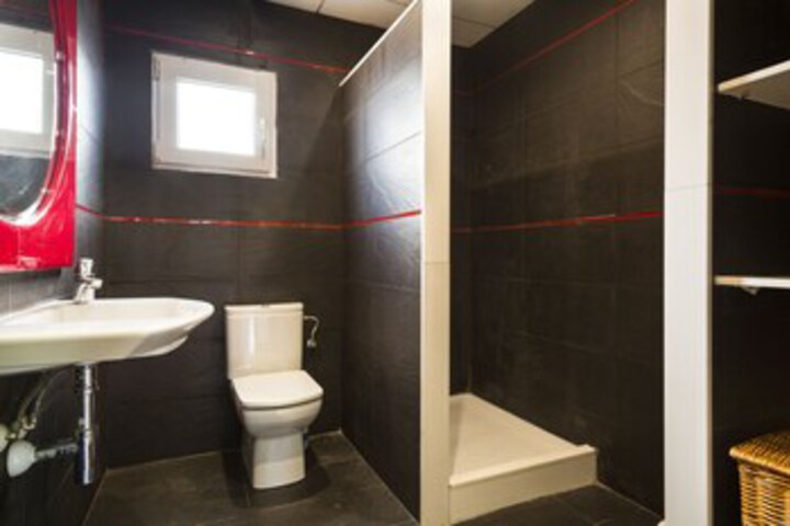 Room 2 of 9