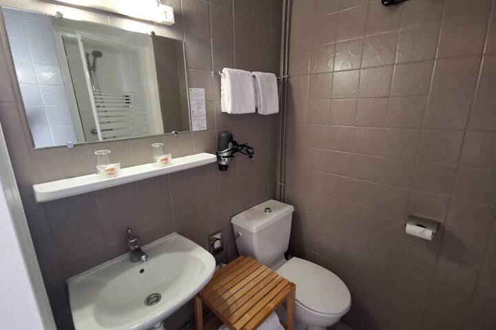 Room 52 of 82