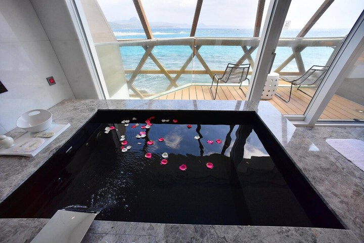 Hot Tub 42 of 90