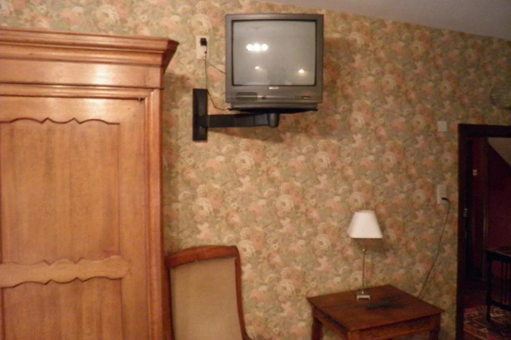 Room 2 of 10