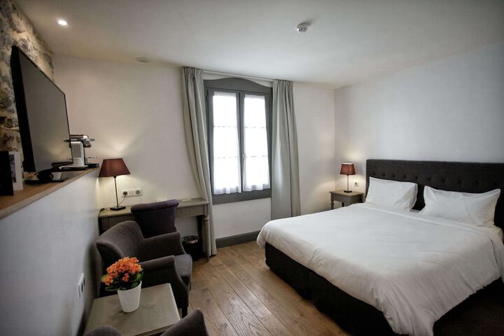 Room 34 of 90
