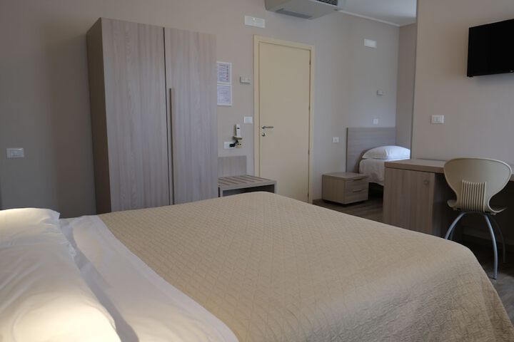 Room 11 of 74