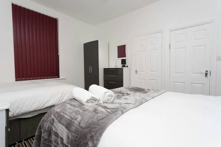 Room 5 of 11