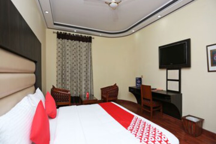 Room 34 of 39