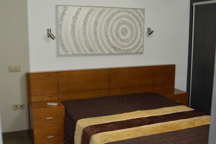 Room 12 of 110