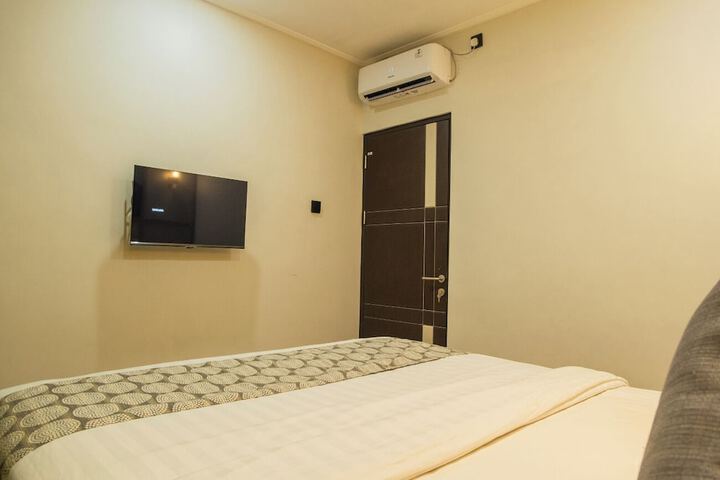 Room 32 of 50
