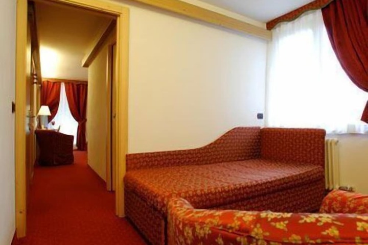 Room 2 of 34