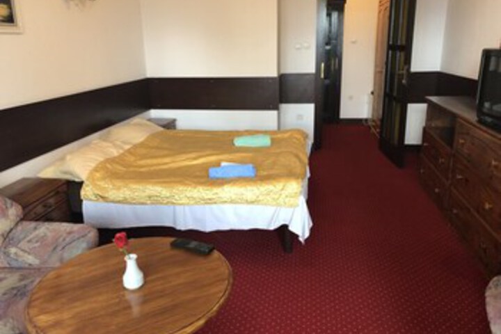 Room 33 of 43