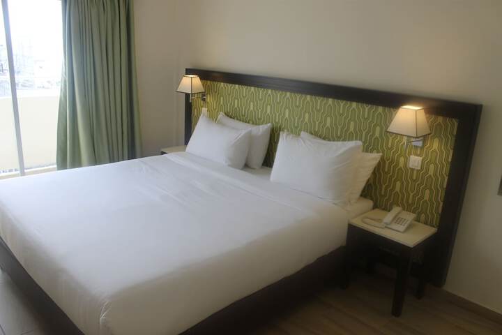 Room 6 of 32