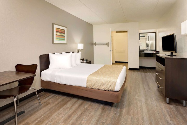 1 Double Bed Accessible Room (8 of 11)
