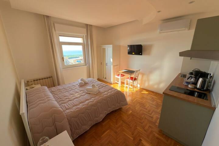 Room 6 of 55