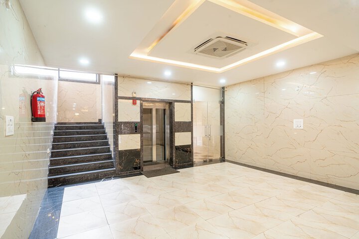 Ballroom/Hall 53 of 73