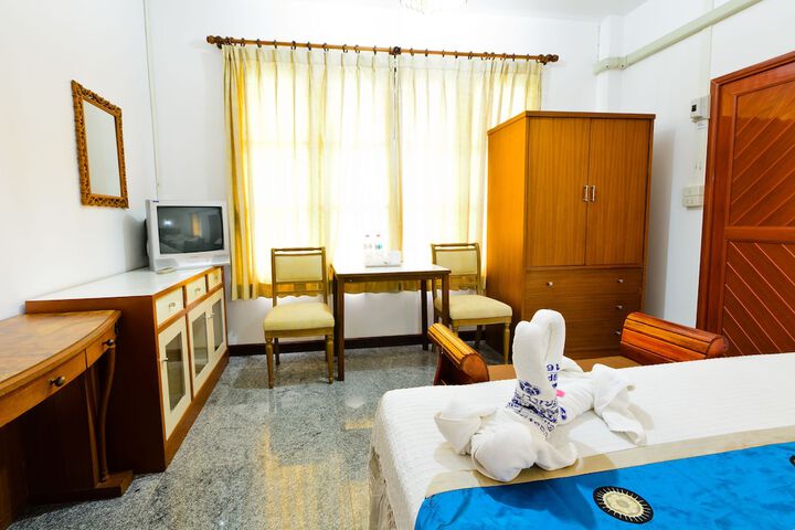 Room 16 of 34