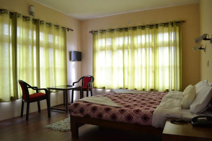 Room 2 of 39