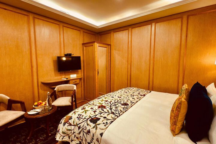 Room 6 of 47