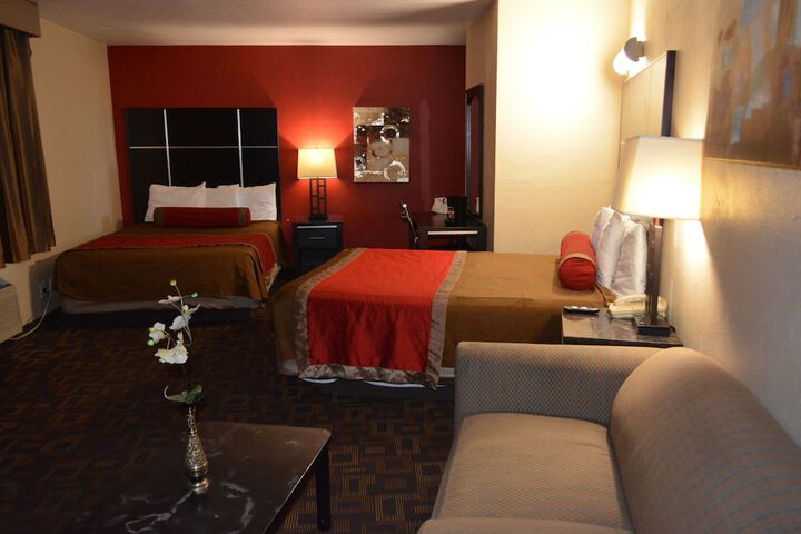 1 Queen Bed (2 of 23)