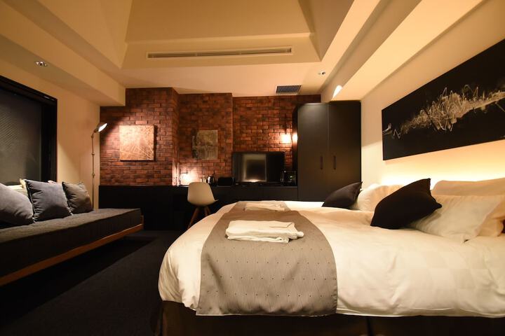 Room 82 of 107