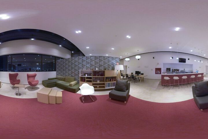 Lounge 43 of 69