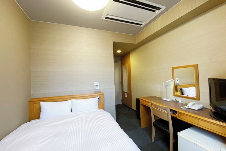 Room 5 of 28