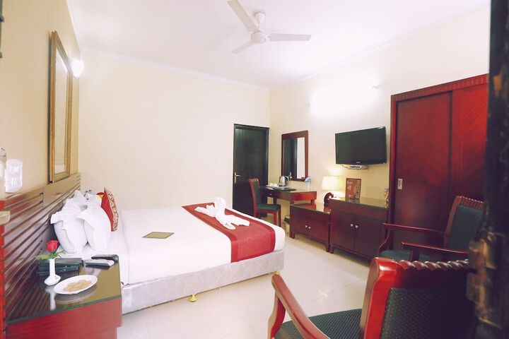 Room 12 of 37