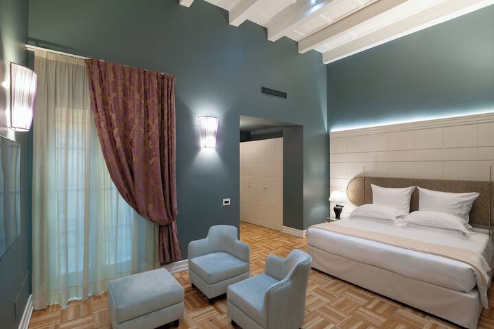 Room 49 of 143