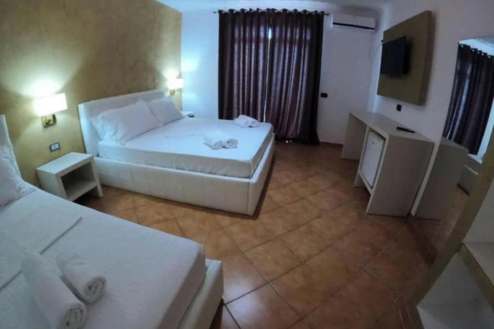 Room 9 of 50