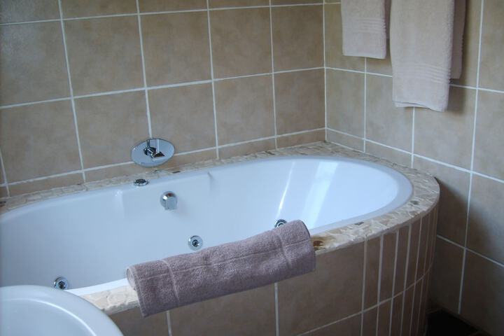 Hot Tub 56 of 79