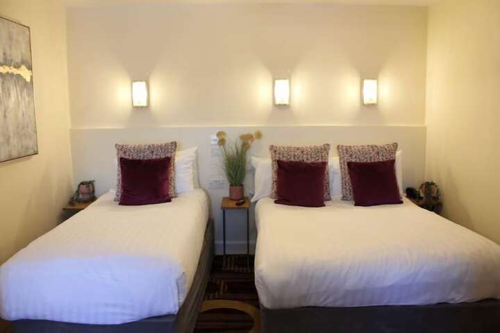 Room 10 of 27