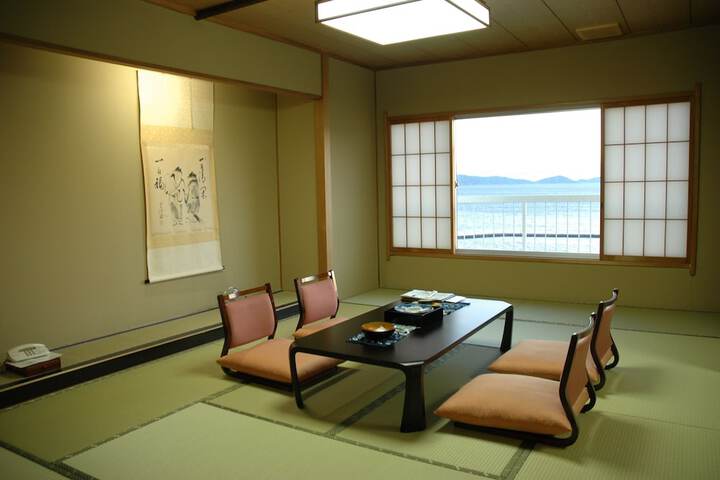 Room 11 of 33