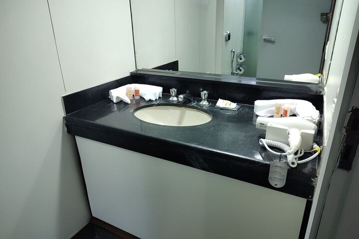 Room 4 of 12
