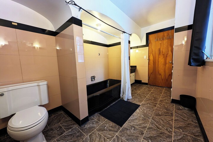 Room 379 of 447