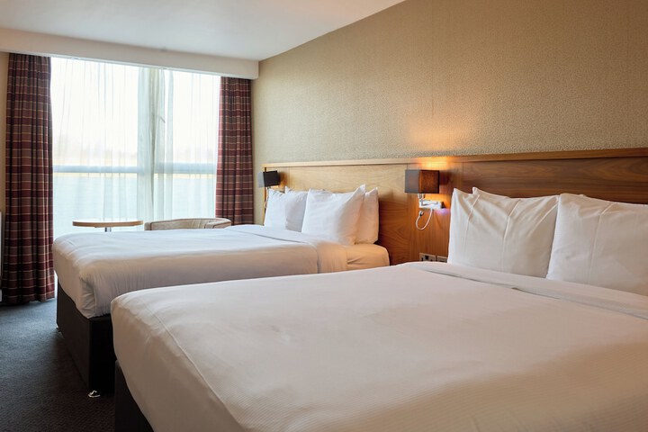Room 102 of 292