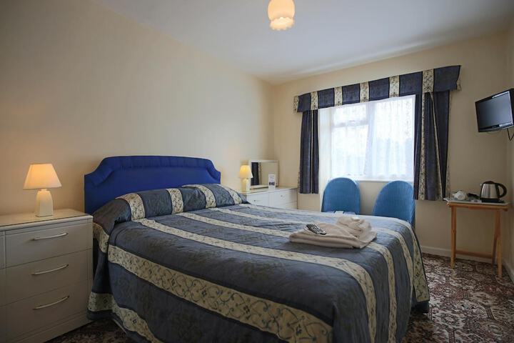 Room 6 of 37