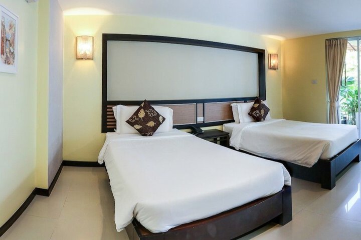Room 8 of 106