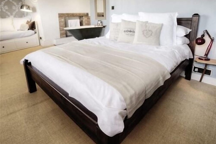 Room 2 of 18
