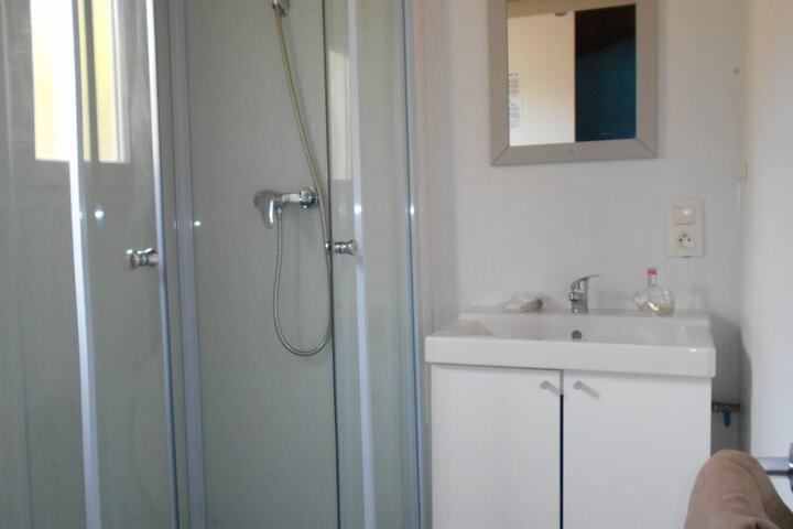Room 146 of 182