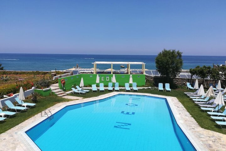 Hotel with Pool