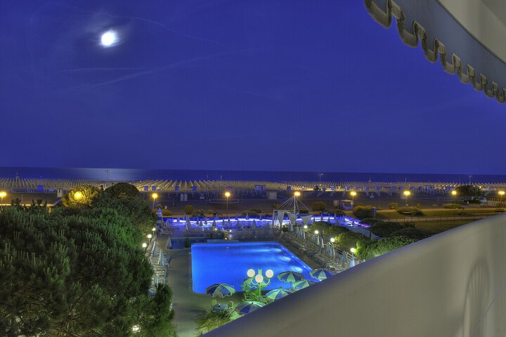 Hotel Pool