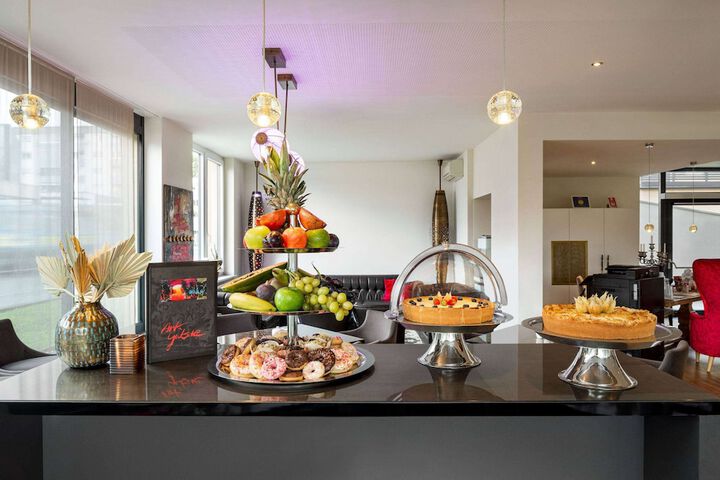 Breakfast/Coffee Service 104 of 121