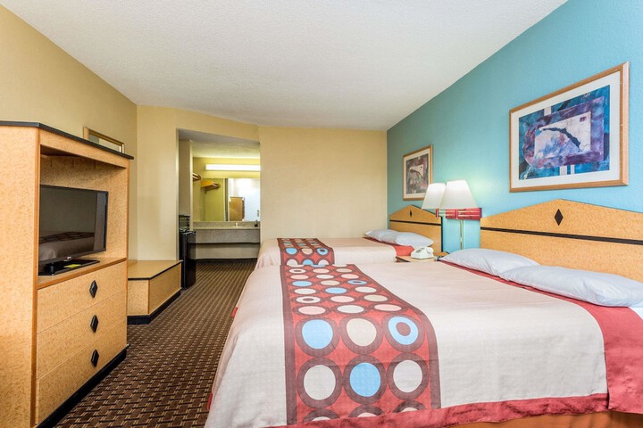 2 Double Beds (2 of 4)