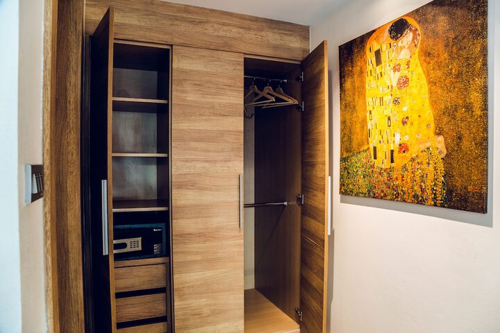 Room 14 of 40