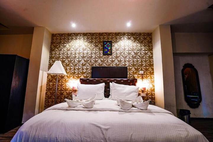 Room 10 of 20