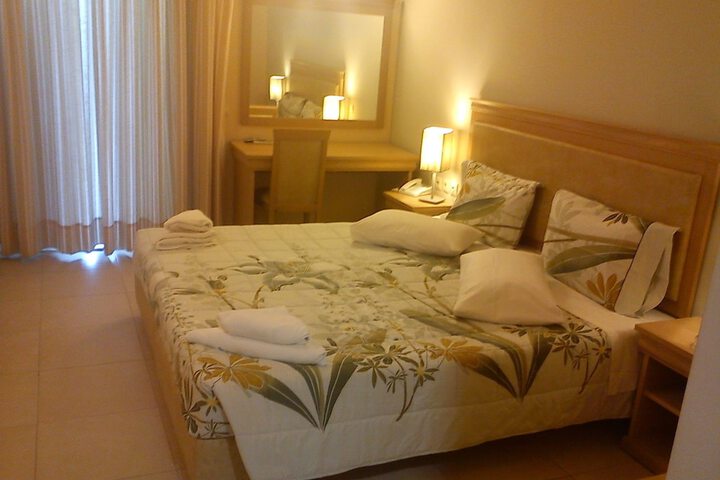 Room 8 of 159