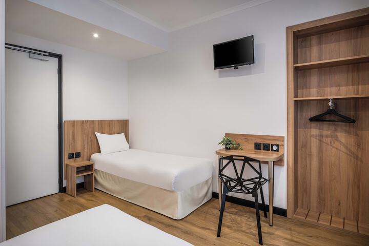 Room 7 of 26