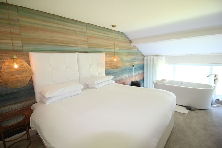 Room 12 of 141