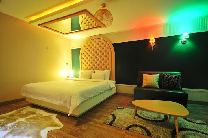 Room 9 of 39