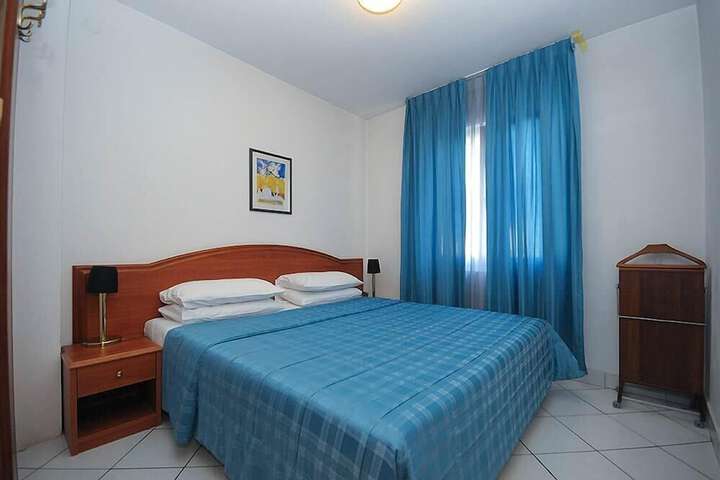 Room 3 of 25