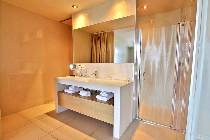 Room 80 of 175