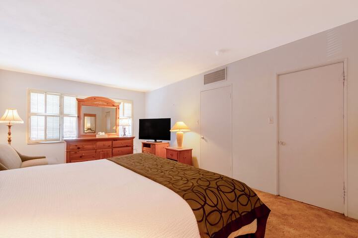 Room 38 of 77
