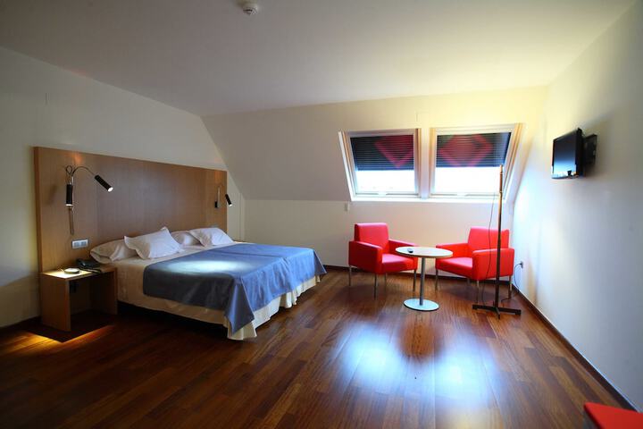Room 13 of 40